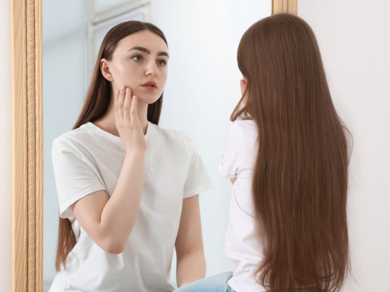 O espelho como símbolo de autopercepção: o que vemos quando nos olhamos?