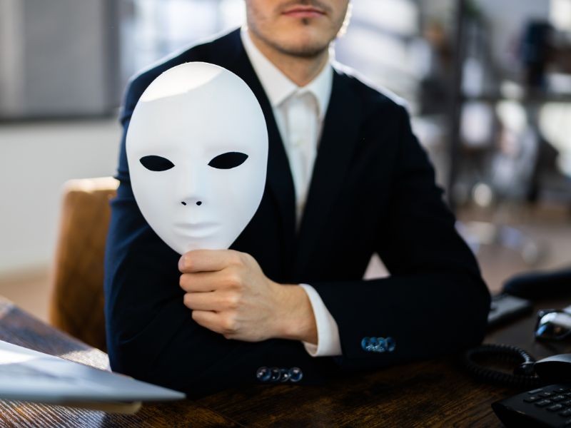 Nem todo sorriso é acolhimento: aprendendo a perceber sinais