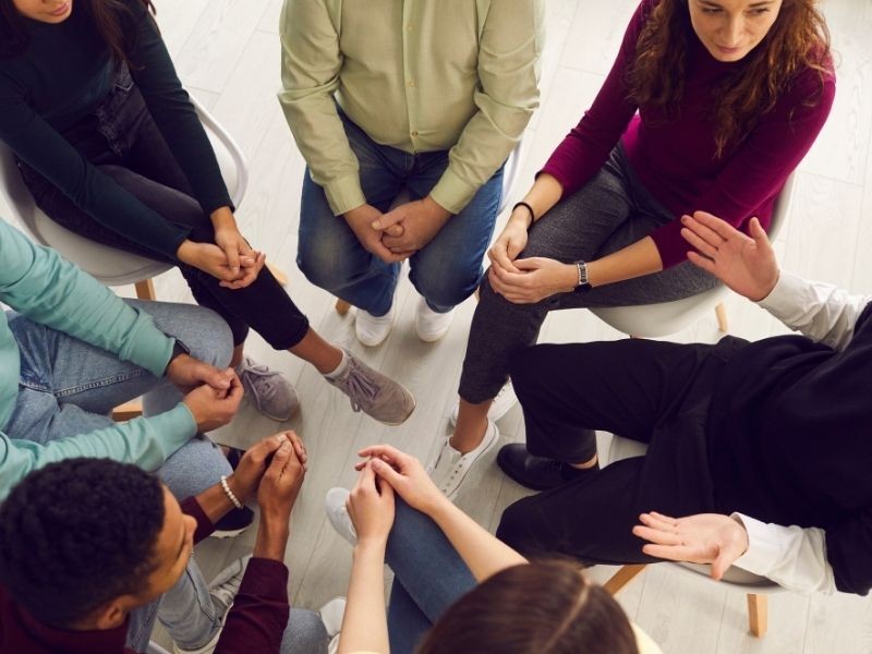 Reconhecimento e Nomeação de Emoções na Terapia em Grupo: Como a Psicoterapia Pode Transformar Relações e Comportamentos