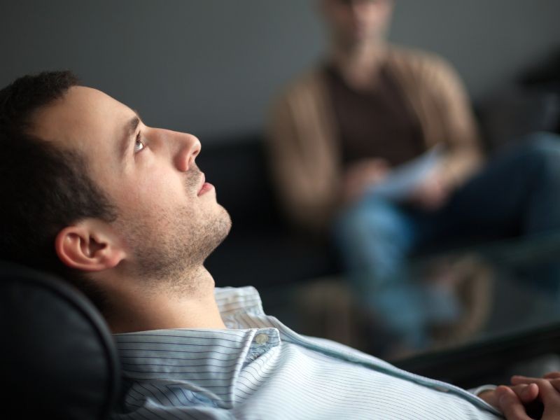 Por que falar ajuda quando estamos cansados? Como colocar em palavras o que pesa diminui o desgaste emocional.