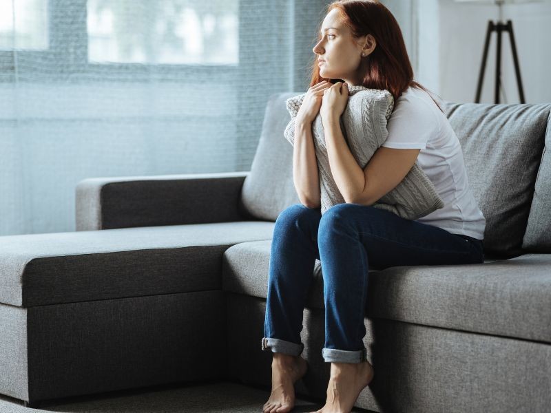 Como o Medo de Ficar Só Pode Interferir em Sua Identidade