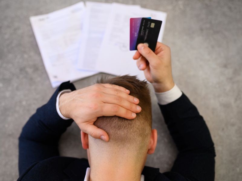 Você Vive Endividado? Talvez o Problema Não Seja o Dinheiro